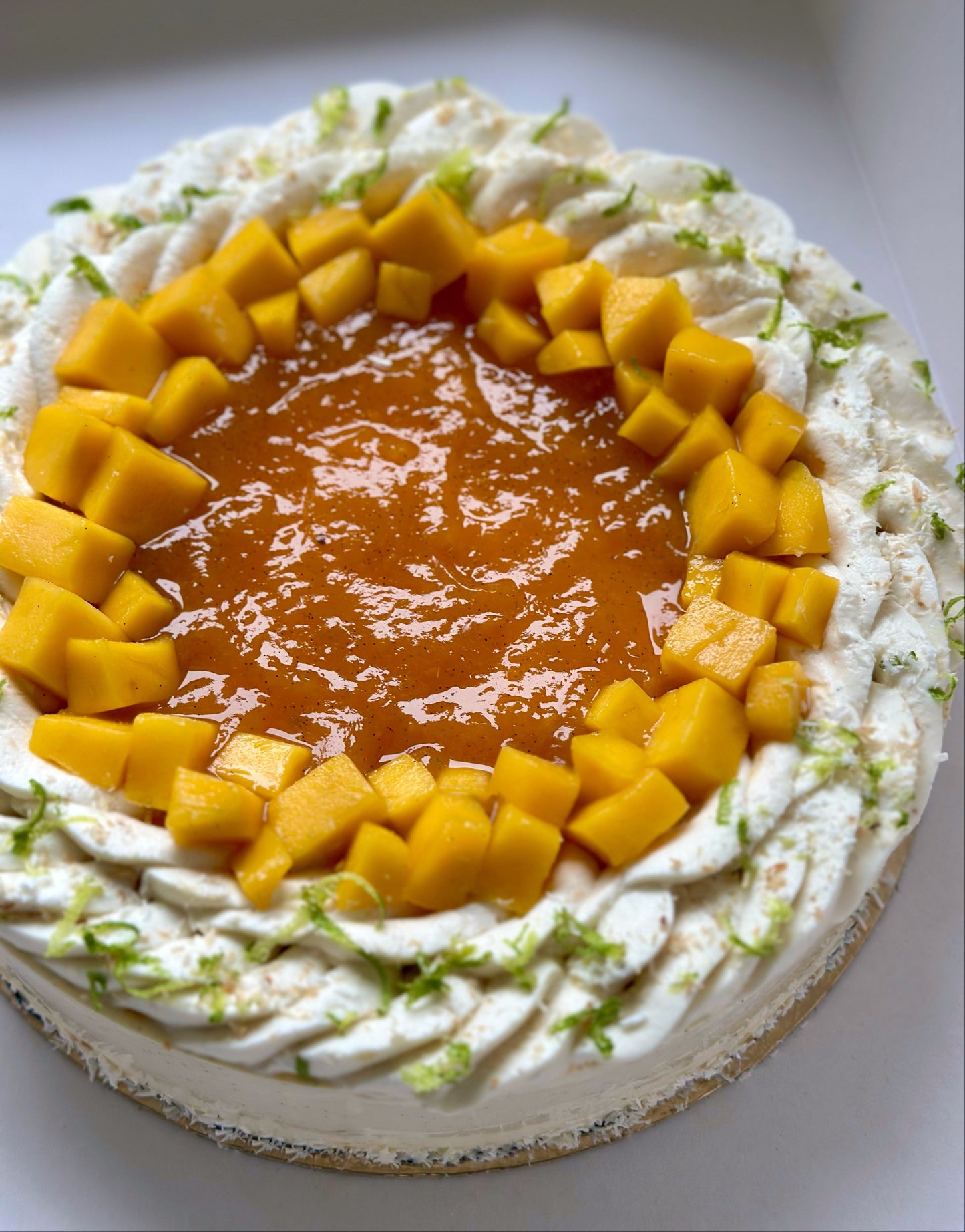 Entremet : Mangue, Citron vert & Noix de coco